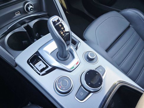 Used 2024 Alfa Romeo Stelvio Veloce image 33