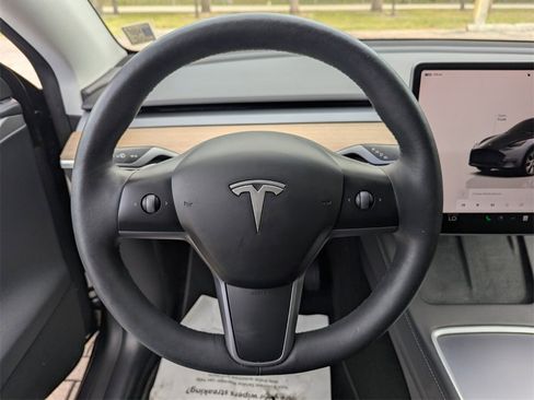 Used 2023 Tesla Model Y Long Range image 29