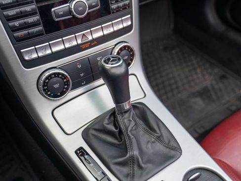 Used 2015 Mercedes-Benz SLK 250 image 20