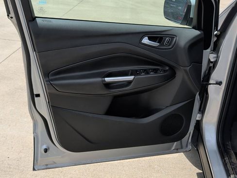 Used 2017 Ford Escape SE w/ Equipment Group 201A FWD image 12