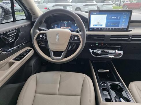 Certified 2023 Lincoln Corsair FWD w/ Equipment Group 101A image 7