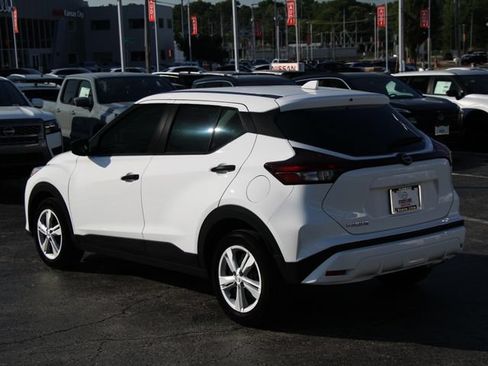 Certified 2025 Nissan Kicks Play S FWD image 3