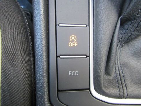 Used 2023 Volkswagen Jetta Sport image 44