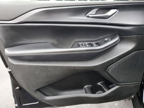 Used 2023 Jeep Grand Cherokee L Laredo image 24