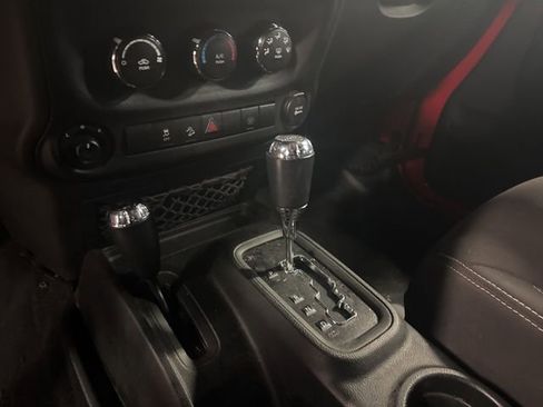 Used 2017 Jeep Wrangler Unlimited Sahara image 14