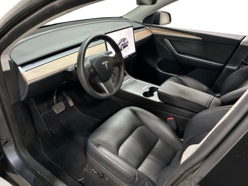 Certified 2023 Tesla Model Y AWD image 9