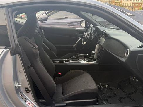 Used 2017 Toyota 86 image 6