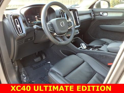 Used 2024 Volvo XC40 B5 Ultimate image 13