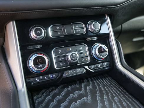 Used 2024 GMC Yukon Denali AWD/4WD image 22