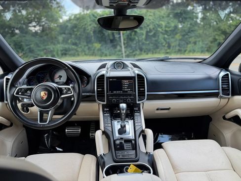 Used 2016 Porsche Cayenne S AWD/4WD image 23