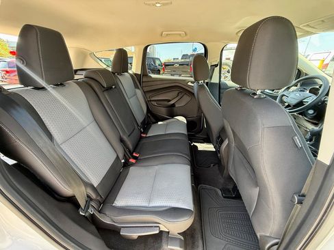 Used 2017 Ford Escape SE w/ Equipment Group 201A AWD/4WD image 32