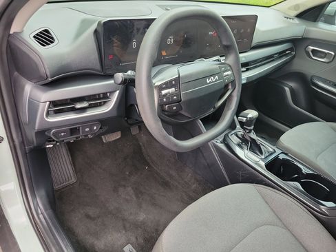 Used 2025 Kia K4 LXS FWD image 3
