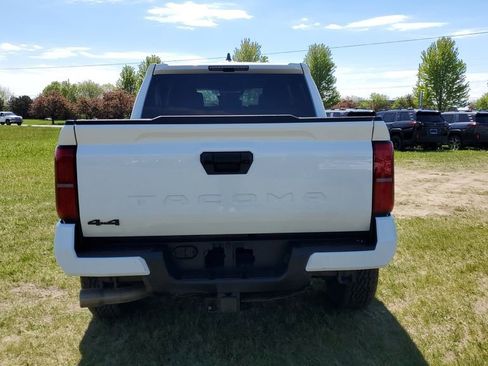 Used 2025 Toyota Tacoma TRD Off-Road AWD/4WD image 4