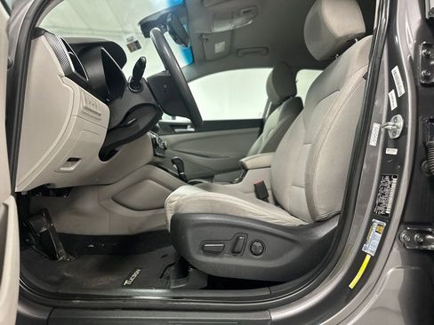Used 2020 Hyundai Tucson Value FWD image 16