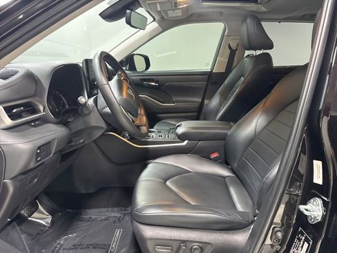 Used 2022 Toyota Highlander XLE image 13