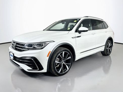 Used 2024 Volkswagen Tiguan SEL R-Line AWD/4WD image 2