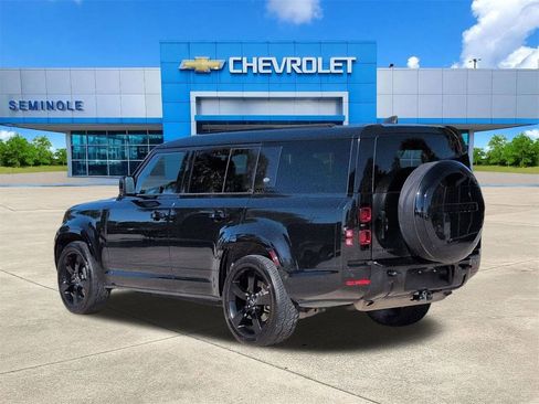 Used 2024 Land Rover Defender 130 X-Dynamic SE image 4