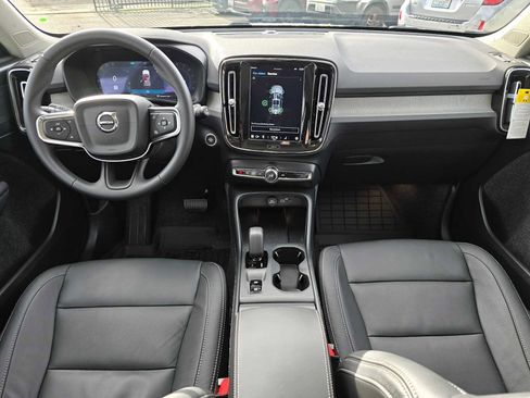 Used 2025 Volvo XC40 B5 Core w/ Protection Package Premier image 20