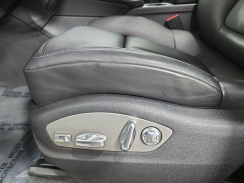 Certified 2026 Porsche Macan AWD/4WD image 23