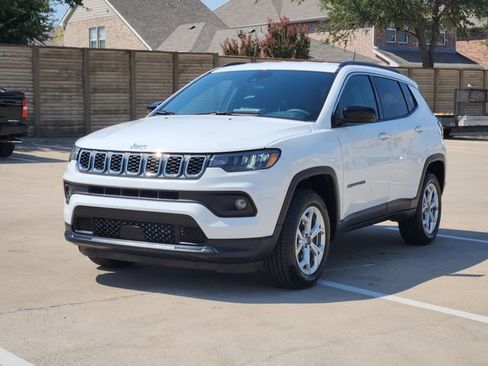 Used 2025 Jeep Compass Latitude AWD/4WD image 10