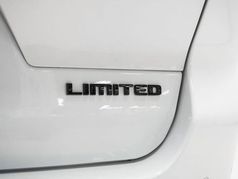 Used 2023 Jeep Grand Cherokee L Limited w/ Luxury Tech Group II image 7