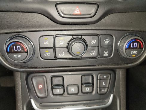 Used 2018 GMC Terrain Denali w/ Driver Alert Package II FWD image 21