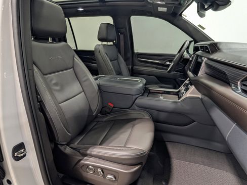 Used 2023 GMC Yukon XL Denali image 27