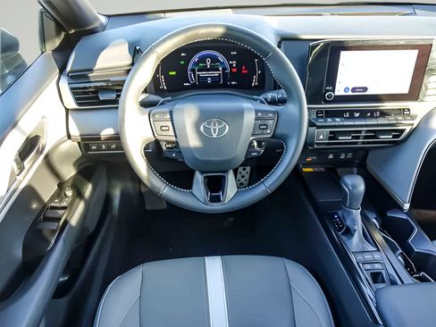 Used 2026 Toyota Camry SE AWD/4WD image 14