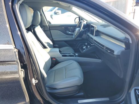 Certified 2021 Lincoln Corsair AWD w/ Premium Package image 9