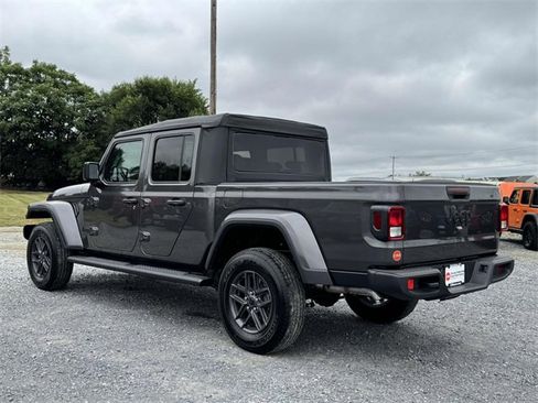 New 2025 Jeep Gladiator Sport image 21