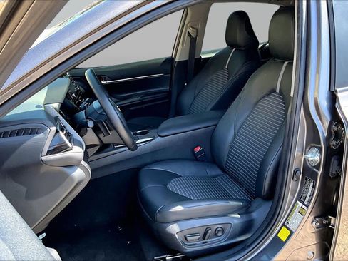 Used 2021 Toyota Camry SE FWD image 8