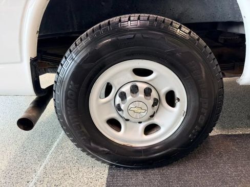 Used 2020 Chevrolet Express 3500 Extended w/ Driver Convenience Package RWD image 17