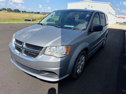 Used 2016 Dodge Grand Caravan SE w/ Quick Order Package 29E SE FWD image 4