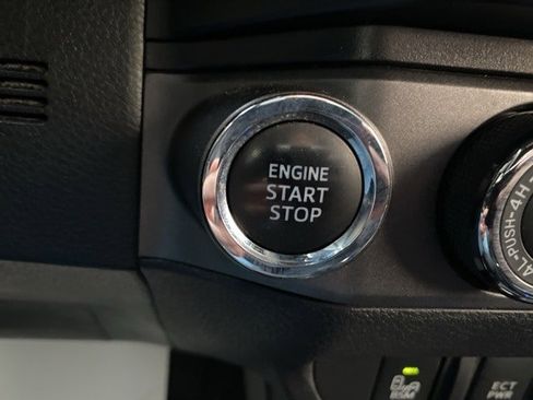 Used 2019 Toyota Tacoma TRD Sport image 33