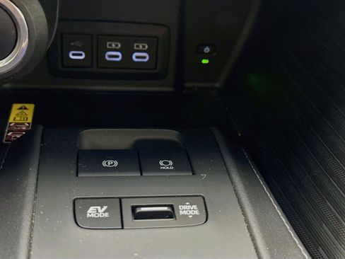 Used 2024 Toyota Venza XLE AWD/4WD image 27