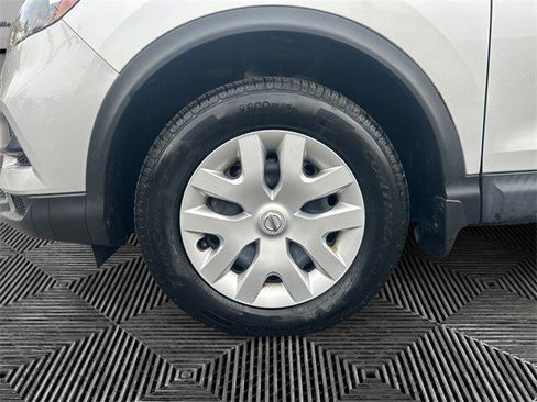 Used 2020 Nissan Rogue Sport S image 14