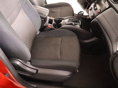 Used 2018 Nissan Rogue SV FWD image 13