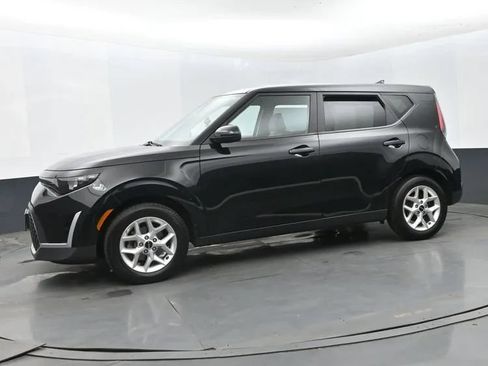 Used 2023 Kia Soul LX w/ LX Technology Package FWD image 5