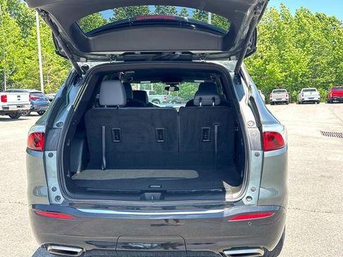 Used 2023 Buick Enclave Essence AWD/4WD image 13
