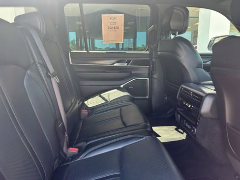 Used 2024 Jeep Wagoneer Series II w/ Flexible Seating Group RWD image 5