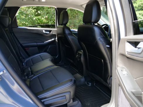 Used 2024 Ford Escape SE image 42