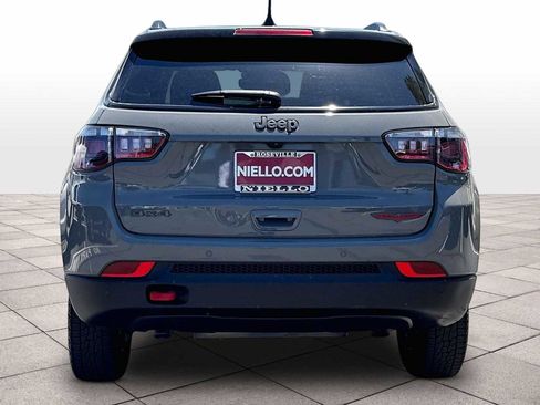 Used 2023 Jeep Compass Trailhawk w/ Trailhawk Convenience Group AWD/4WD image 7