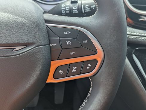 New 2027 Chrysler Pacifica Select FWD image 19