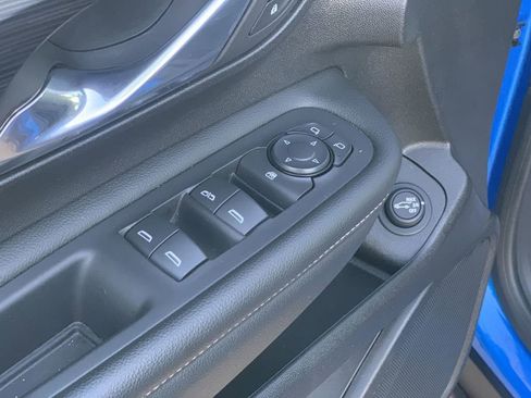 Used 2024 GMC Terrain SLT image 21