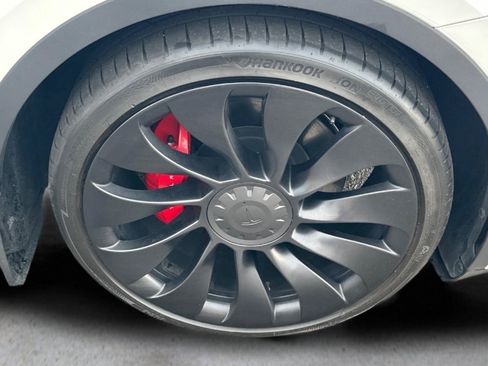 Used 2022 Tesla Model Y Performance AWD/4WD image 9