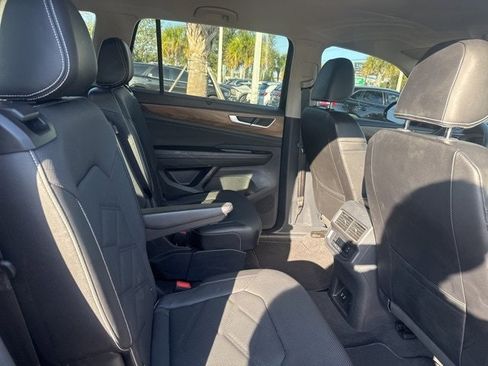 Used 2024 Volkswagen Atlas SE image 11