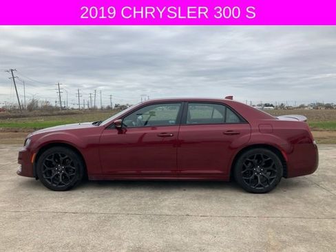 Used 2019 Chrysler 300 S w/ Safetytec Plus Group image 4