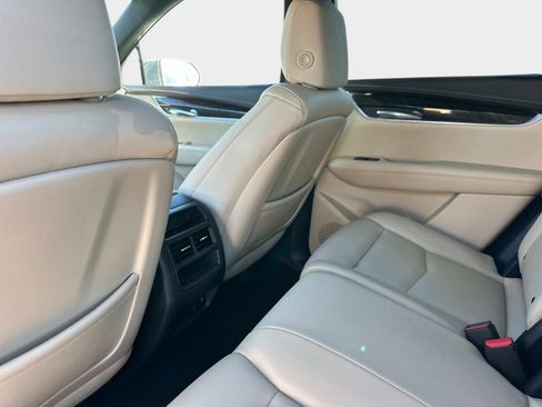 Used 2017 Cadillac XT5 FWD image 16