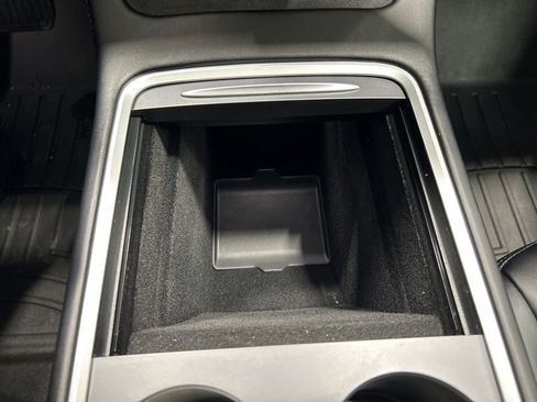 Used 2021 Tesla Model Y Long Range image 18