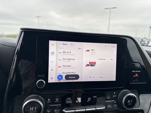 Used 2024 Toyota Highlander LE image 24